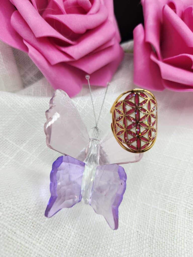 bague fleur de vie dorée lumière d’or pailleté rose et blanc Jewels Spirit sur papillon cristal